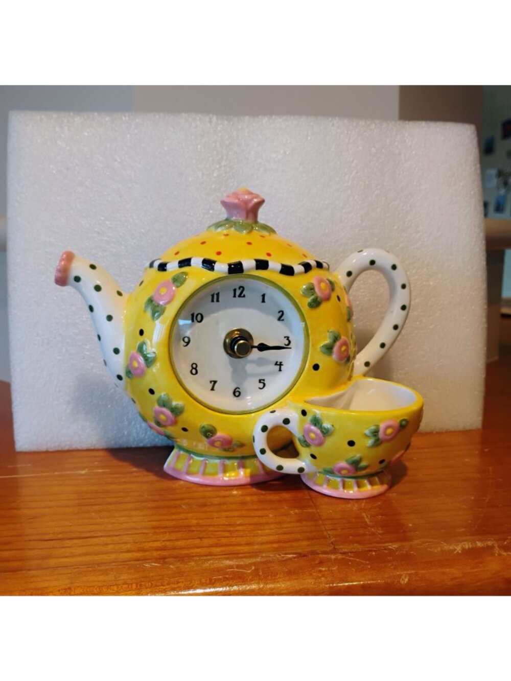 Mary Engelbreit Yellow Pink Rose Teapot Tea Cup Clock Vintage 2000 - Picture 2 of 9
